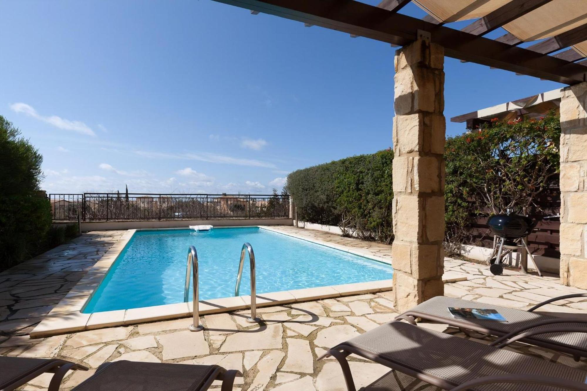 Aphrodite Hills Junior Junior J003 Air Conditioning 2 Bedrooms *